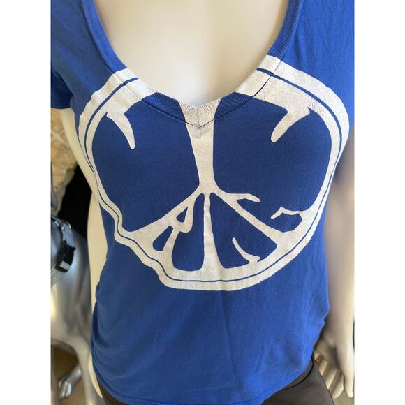 True Religion Peace Sign V-Neck Blue Short Sleeve Shirt Women's Size Small - Picture 2 of 5